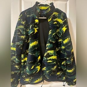 Men’s fleece zip up with mess lining. Excellent condition. Maybe worn twice.